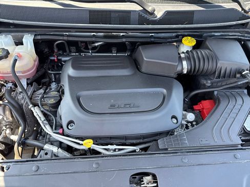 Used 2024 Chrysler Pacifica Touring-L FWD image 22