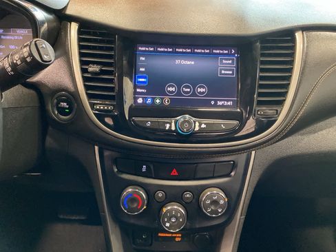 Used 2020 Chevrolet Trax LT w/ Driver Confidence Package image 12