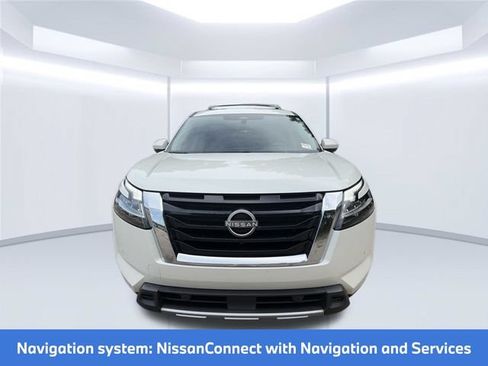 Used 2024 Nissan Pathfinder SL w/ SL Premium Package FWD image 2
