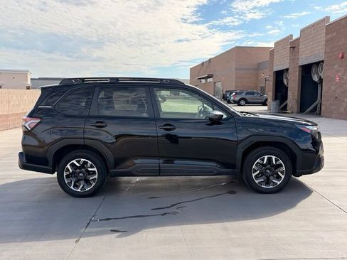 Used 2025 Subaru Forester Premium AWD/4WD image 6