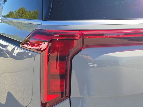 New 2026 Kia Carnival EX image 12