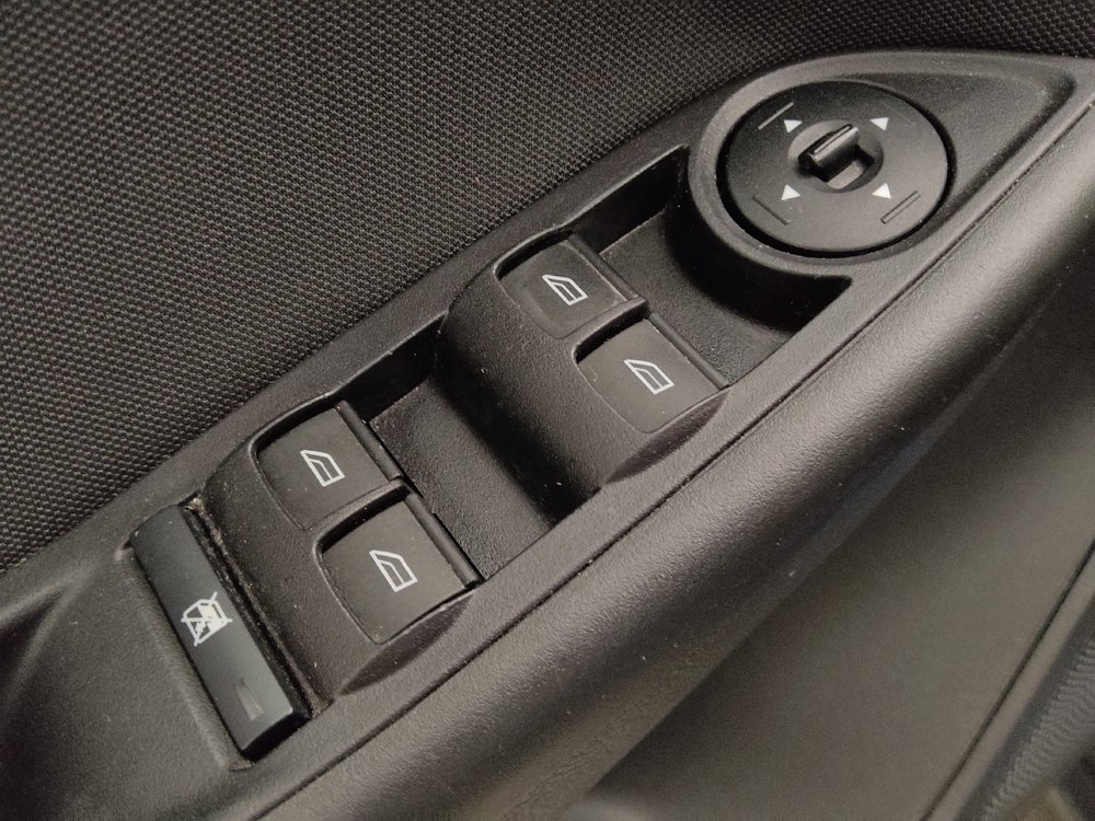 Used 2018 Ford Focus SE w/ SE Appearance Package FWD image 27
