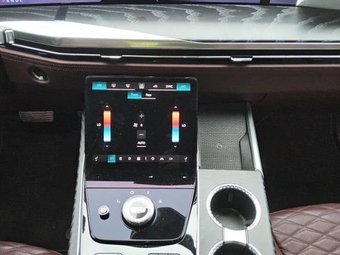Used 2025 Cadillac Escalade Sport w/ LPO, Floor Liner Package AWD/4WD image 4