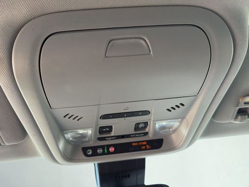 Used 2024 GMC Terrain SLT w/ Tech Package AWD/4WD image 17
