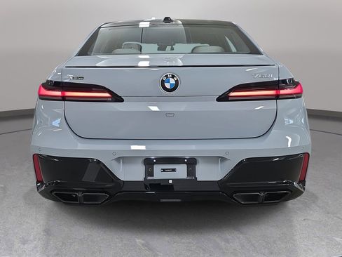 Used 2025 BMW 760i xDrive 760i xDrive w/ Premium Package image 8
