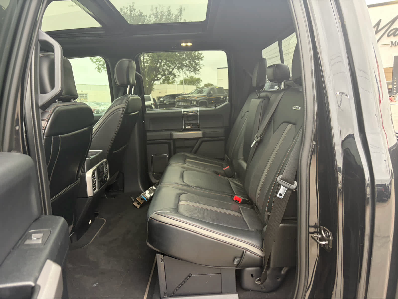 Used 2020 Ford F250 Platinum w/ FX4 Off-Road Package AWD/4WD image 5