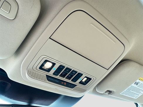 Used 2023 Ford Explorer Platinum w/ Technology Package image 17