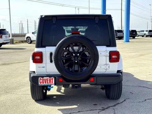 Used 2023 Jeep Wrangler Unlimited Sahara image 8