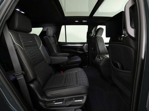 Used 2025 Cadillac Escalade V image 11