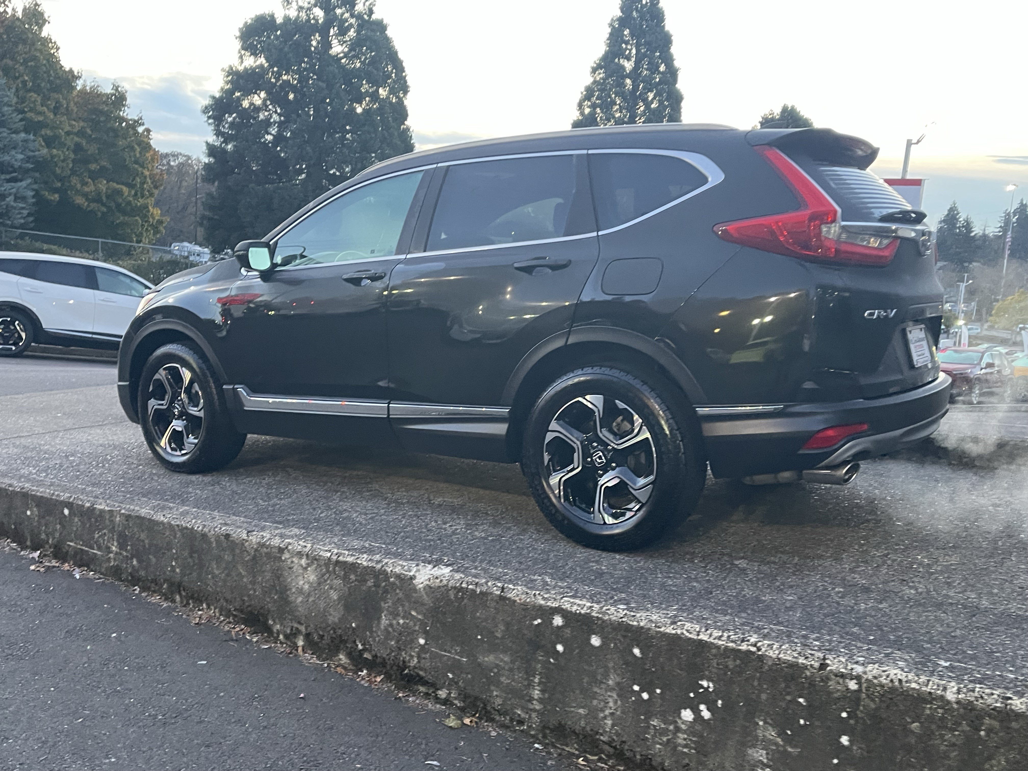 Used 2017 Honda CR-V Touring image 5