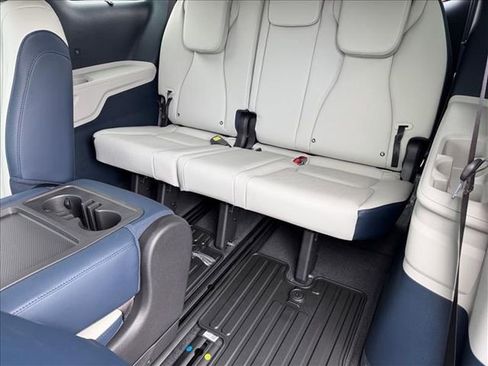 New 2026 Kia Carnival EX FWD image 13