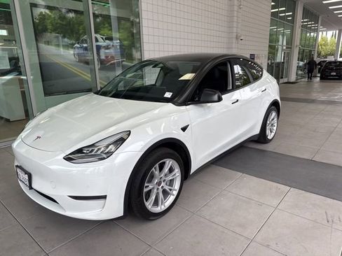 Used 2020 Tesla Model Y Long Range image 2
