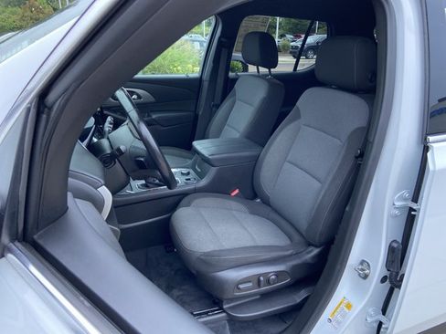 Used 2022 Chevrolet Traverse LT FWD image 19