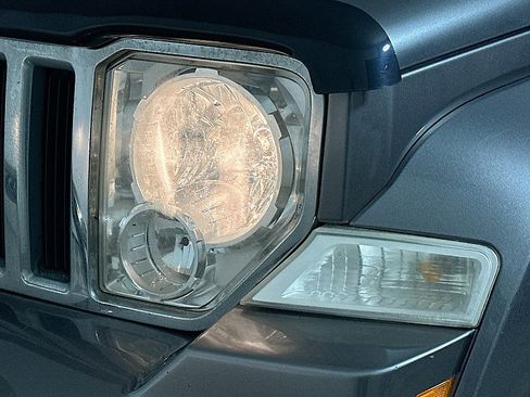 Used 2012 Jeep Liberty Sport image 22