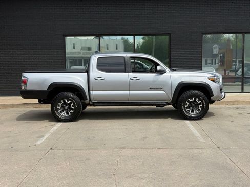 Used 2020 Toyota Tacoma TRD Off-Road w/ Technology Package AWD/4WD image 10