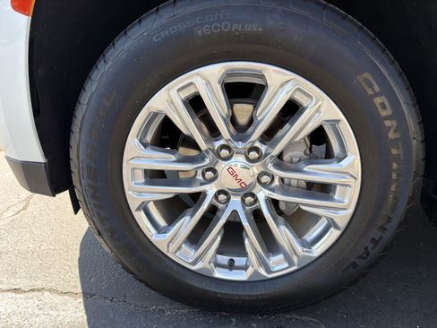 Used 2024 GMC Yukon XL SLT w/ SLT Premium Package RWD image 42