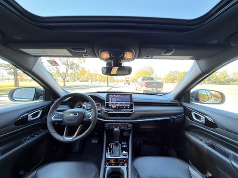 Used 2023 Jeep Compass Altitude w/ Sun and Sound Group image 2