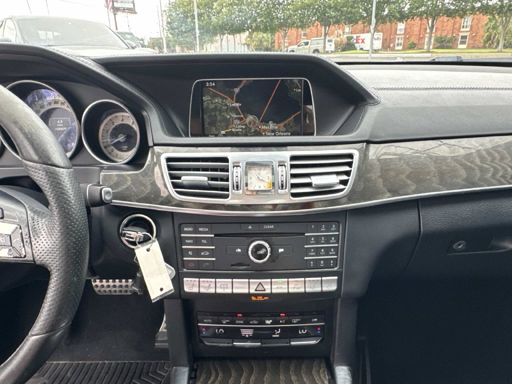 Used 2016 Mercedes-Benz E 400 Sedan image 25