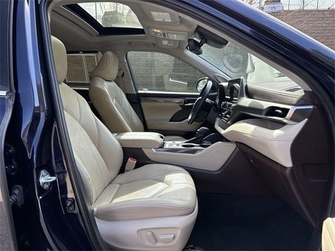 Used 2022 Toyota Highlander Limited image 28