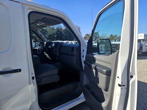 Used 2020 Nissan NV 2500 SV image 27