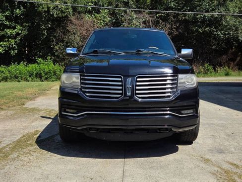 Used 2017 Lincoln Navigator L Select RWD image 2
