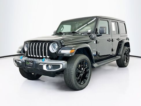 Used 2023 Jeep Wrangler Unlimited Sahara w/ Cold Weather Group AWD/4WD image 3
