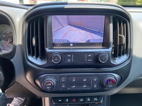 Used 2019 Chevrolet Colorado Z71 AWD/4WD image 16