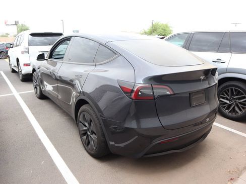 Used 2024 Tesla Model Y 2WD image 2