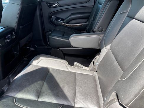 Used 2020 Chevrolet Suburban LT w/ Luxury Package image 22
