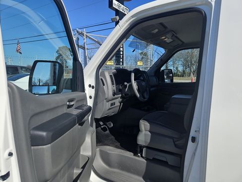 Used 2020 Nissan NV 2500 SV image 9