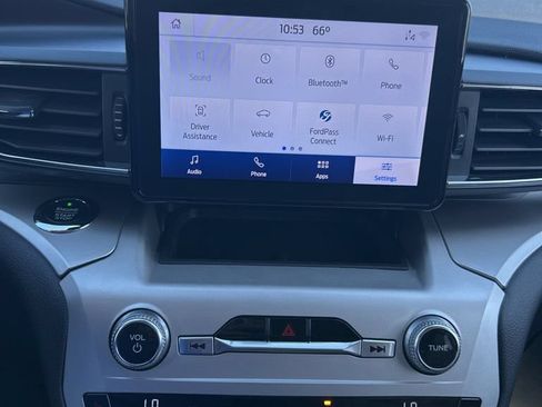 Used 2021 Ford Explorer XLT w/ Equipment Group 202A AWD/4WD image 38
