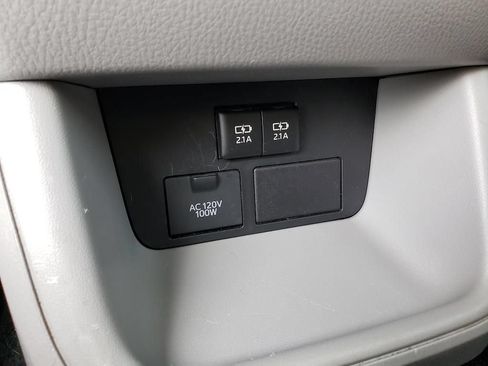 Used 2017 Toyota Highlander XLE AWD/4WD image 14