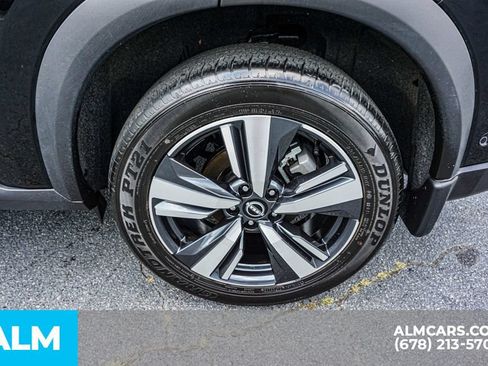 Used 2024 Nissan Rogue SL FWD image 17