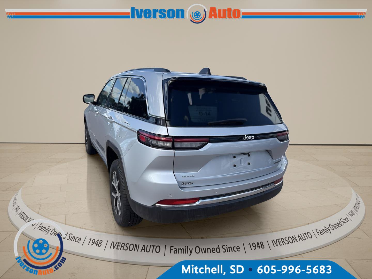 Used 2024 Jeep Grand Cherokee Limited AWD/4WD image 9