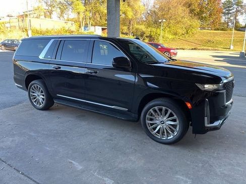 Used 2022 Cadillac Escalade ESV Premium Luxury image 10