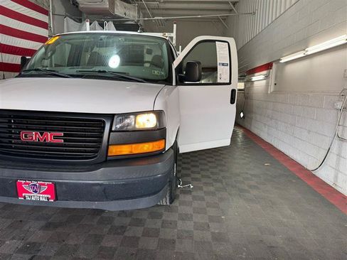 Used 2018 GMC Savana 2500 RWD image 19