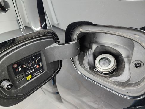 Used 2020 RAM 1500 Laramie image 32