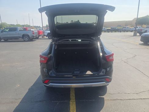 Used 2025 Chevrolet Trax LT w/ Driver Confidence Package FWD image 21