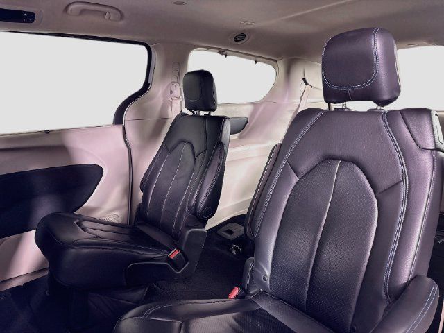Used 2021 Chrysler Pacifica Touring-L FWD image 23