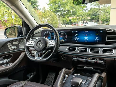 Used 2022 Mercedes-Benz GLS 450 4MATIC image 2