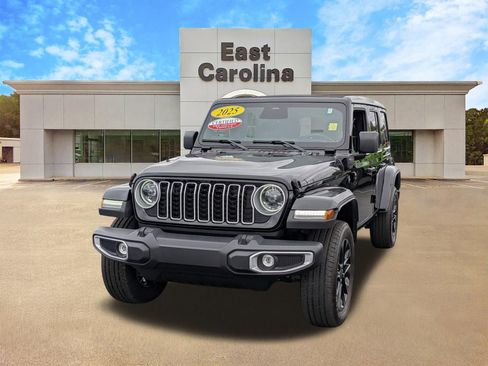 Certified 2025 Jeep Wrangler Unlimited Sahara w/ Safety Group AWD/4WD image 7
