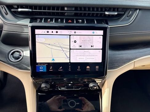 Used 2023 Jeep Grand Cherokee Limited w/ Black Appearance Package image 19