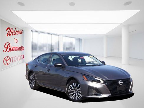 Used 2026 Nissan Altima 2.5 SV FWD image 2