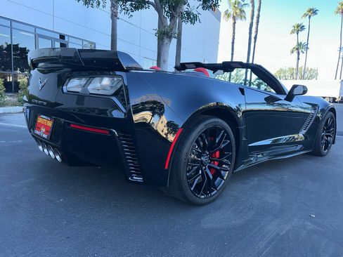Used 2015 Chevrolet Corvette Z06 w/ 3LZ Preferred Equipment Group image 16