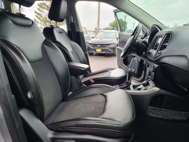 Used 2019 Jeep Compass Latitude w/ Cold Weather Group AWD/4WD image 18