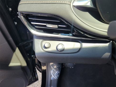 New 2025 Buick Envista Avenir image 14