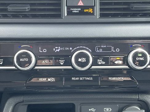 Used 2025 Honda Pilot Touring image 15