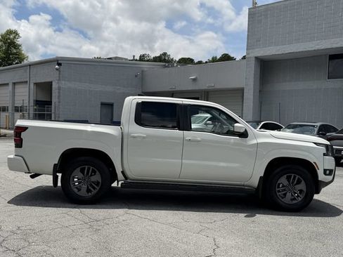 Used 2025 Nissan Frontier SV w/ SV Convenience Package RWD image 7