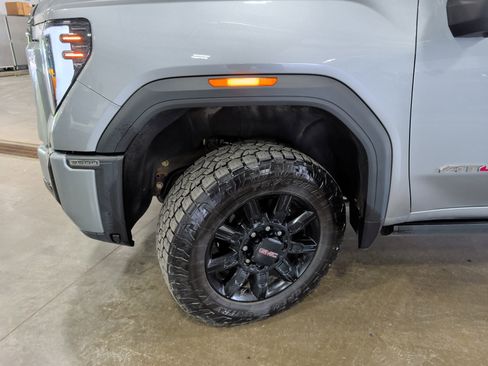 Used 2024 GMC Sierra 3500 AT4 w/ AT4 Premium Plus Package AWD/4WD image 9