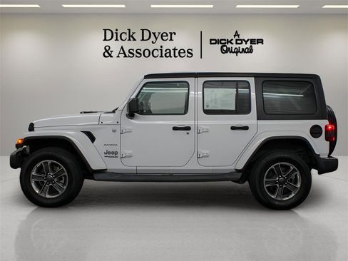 Used 2019 Jeep Wrangler Unlimited Sahara w/ Safety Group image 9
